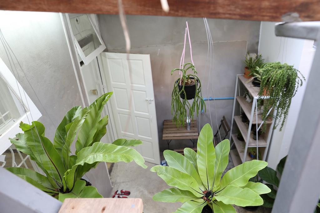Green Home Hostel And Massage Бангкок Екстер'єр фото