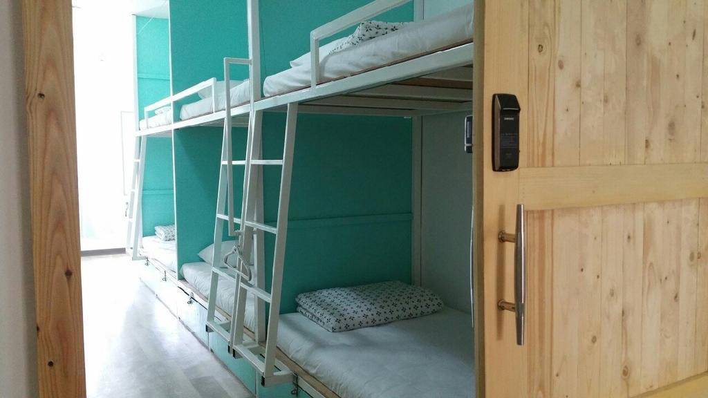 Green Home Hostel And Massage Бангкок Екстер'єр фото