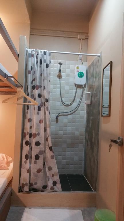 Green Home Hostel And Massage Бангкок Екстер'єр фото