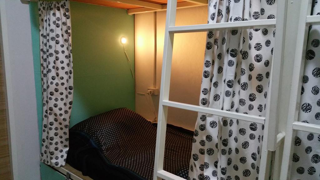 Green Home Hostel And Massage Бангкок Екстер'єр фото