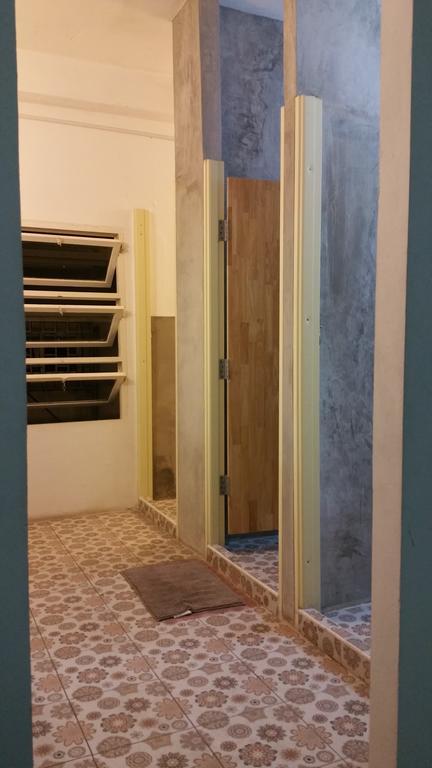 Green Home Hostel And Massage Бангкок Екстер'єр фото