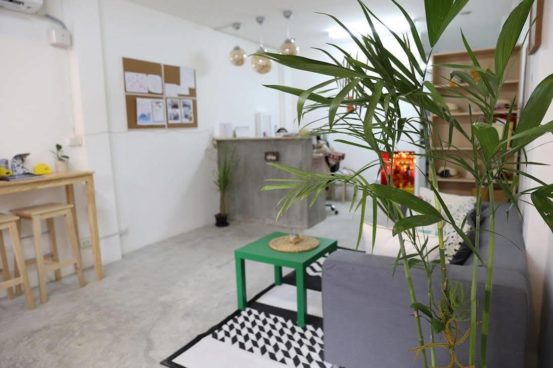 Green Home Hostel And Massage Бангкок Екстер'єр фото