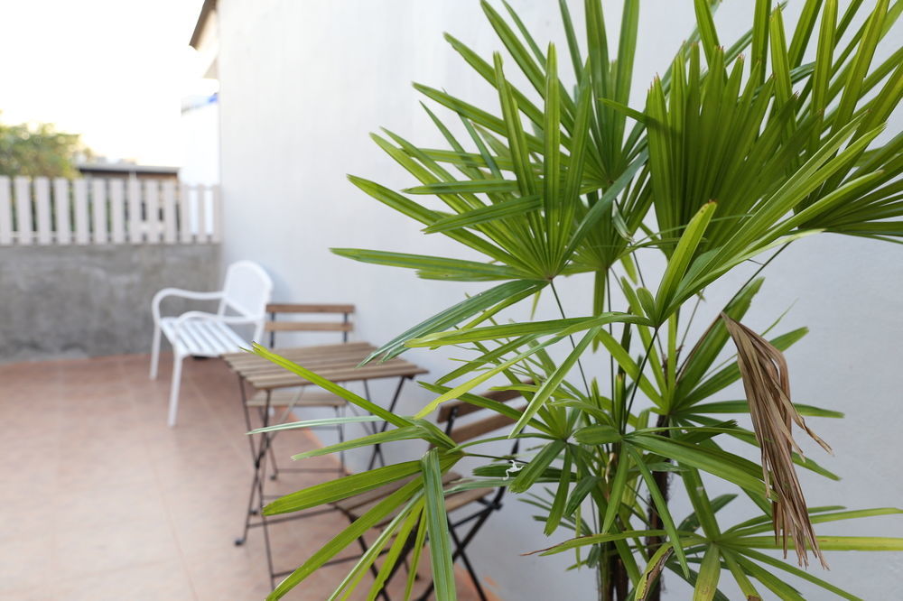 Green Home Hostel And Massage Бангкок Екстер'єр фото