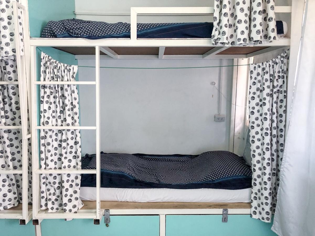 Green Home Hostel And Massage Бангкок Екстер'єр фото
