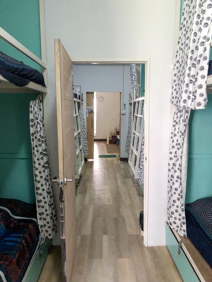 Green Home Hostel And Massage Бангкок Екстер'єр фото