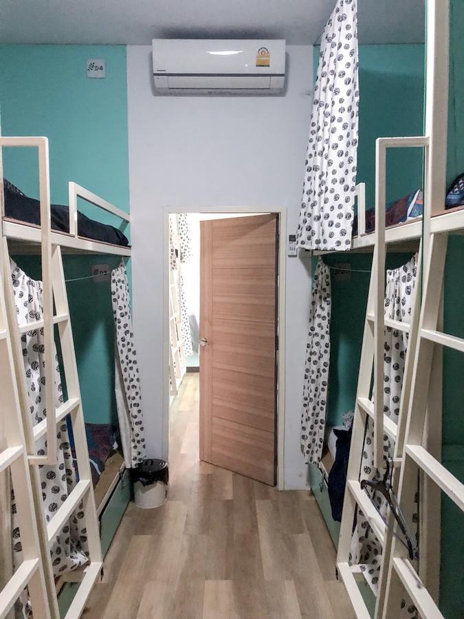 Green Home Hostel And Massage Бангкок Екстер'єр фото