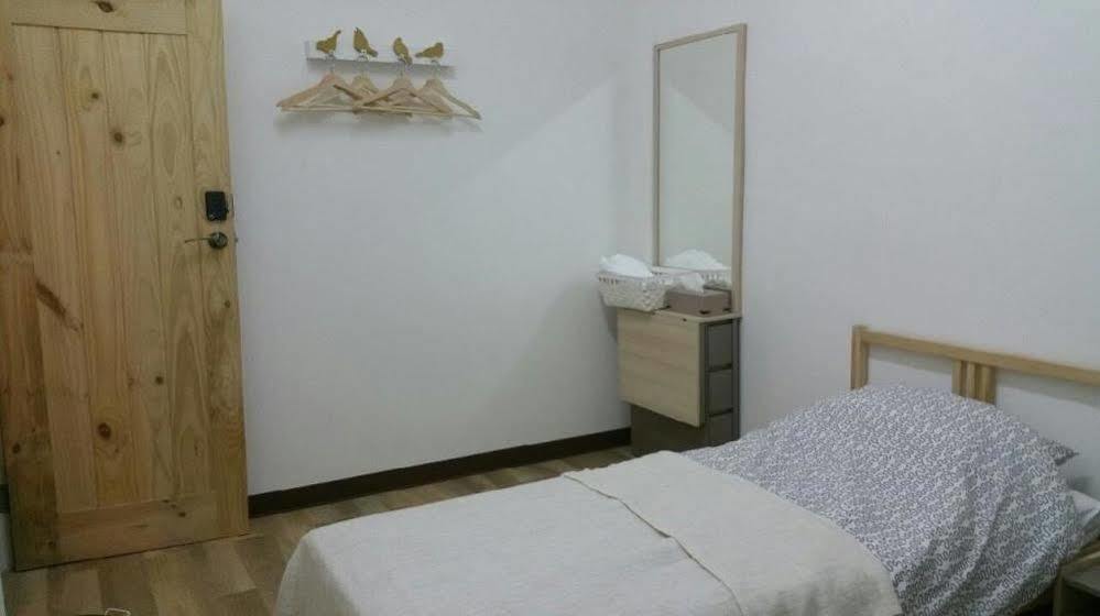 Green Home Hostel And Massage Бангкок Екстер'єр фото